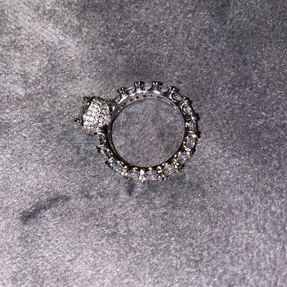 WOW!!! INCREDIBLE 360 Light Capturing Cubic Zirconia Ring!!!! - Picture 5 of 10